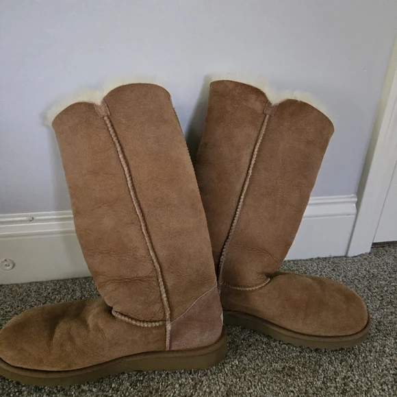 Uggs Women's Tan Suede Boots - Picture 3 of 9